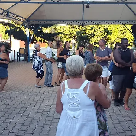 Village Les Abricotiers Camping