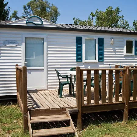 Campingplatz Village Les Abricotiers 2*