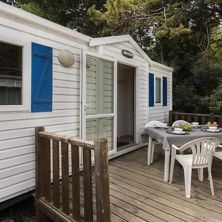 Campingplatz Village Les Abricotiers 2*
