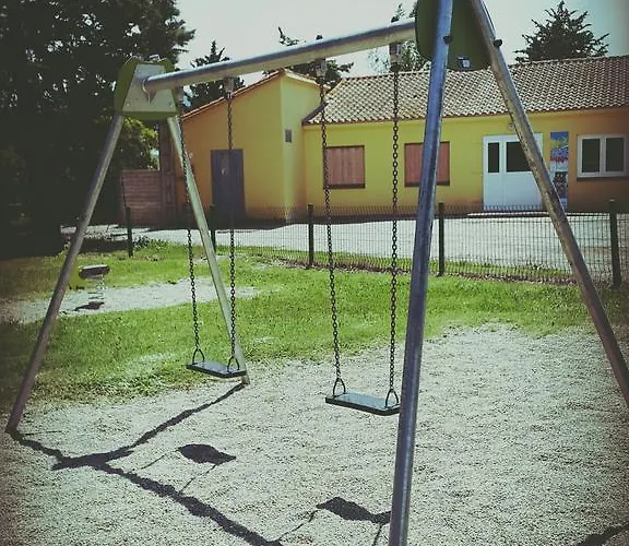 Campingplatz Village Les Abricotiers 2*