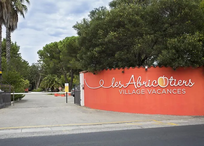 Campingplatz Village Les Abricotiers 2*